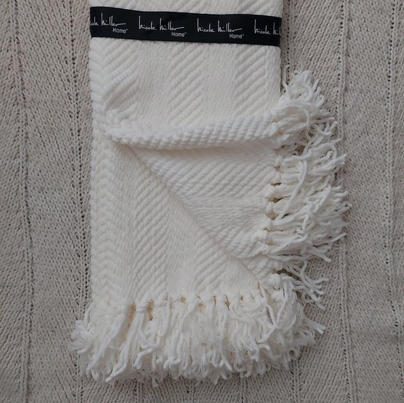 NICOLE MILLER New Knit Chevron Throw - Picture 5 of 5